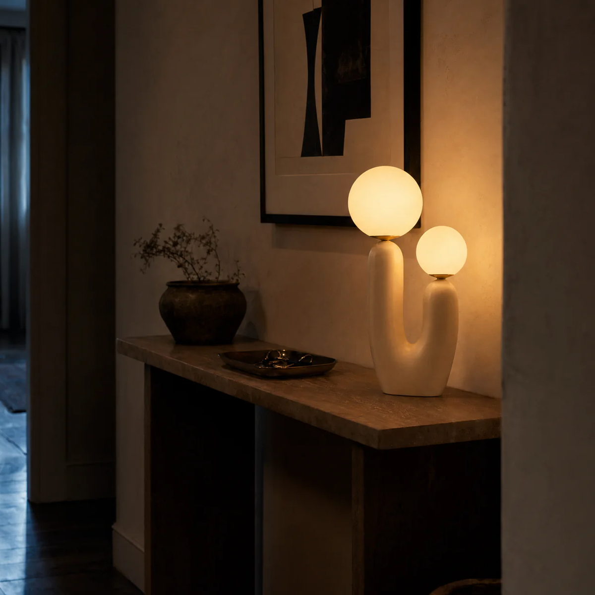 Dual Sphere Sculptural Table Luminaire, Curved Base Two-Globe Accent Light For Nightstands And Console Surfaces
